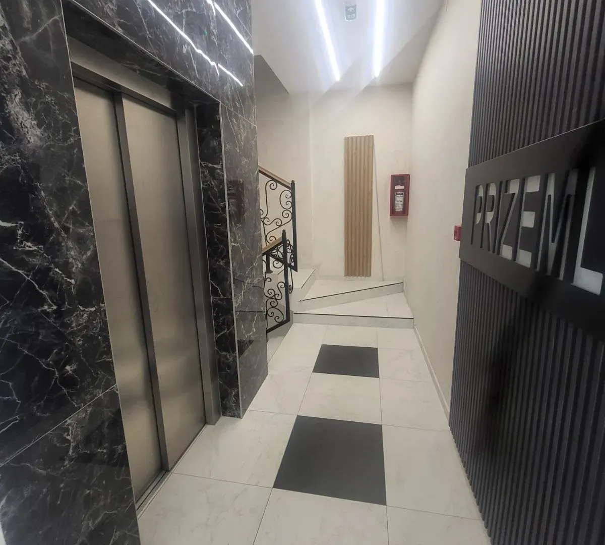 Prodaja, četvorosoban stan, 87m², Bulevar patrijarha Pavla, Novi Sad Sve Podlokacije