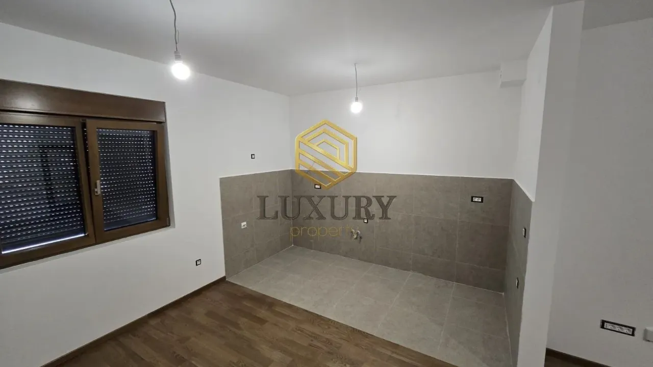 Izdavanje, trosoban stan, 81m², Vezirov Most, Podgorica