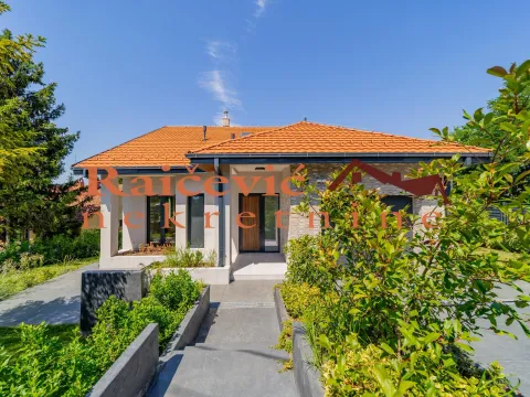 Sale, house, 393m², Arnajevo, Barajevo