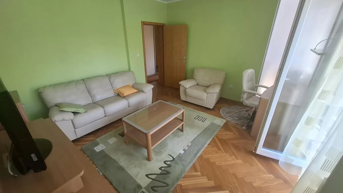 Izdavanje, dvosoban stan, 56m², Centar, Novi Sad