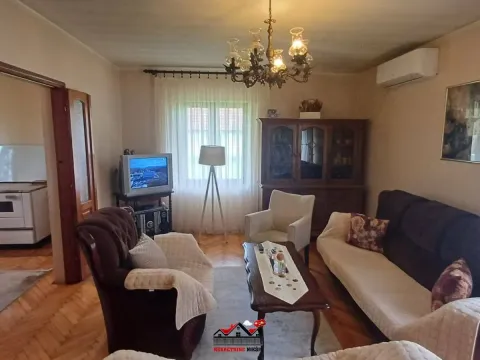 Sale, house, 197m², Stara varoš, Nikšić - image 14