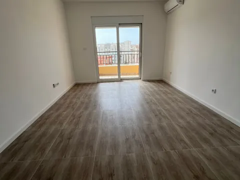 Rent, studio apartment, 30m², Šušanj, Bar - image 3