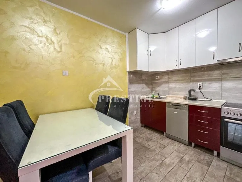 Izdavanje, dvosoban stan, 60m², Blok 5, Podgorica