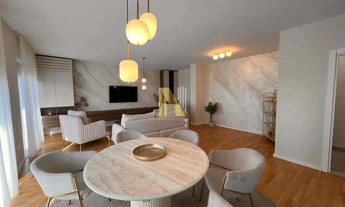 Izdavanje, četvorosoban stan, 132m², Novo naselje, Novi Sad