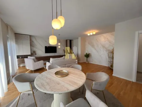 Izdavanje, četvorosoban stan, 132m², Novo naselje, Novi Sad