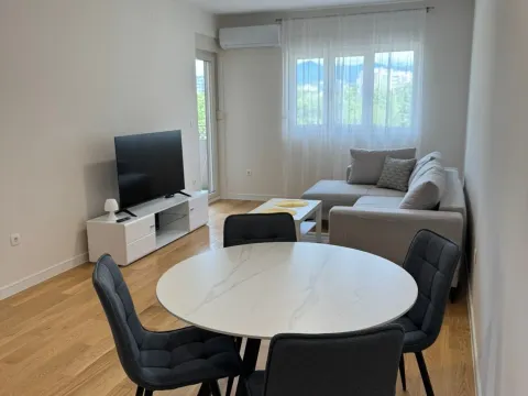 Izdavanje, jednosoban stan, 49m², Central Point, Podgorica - image 3