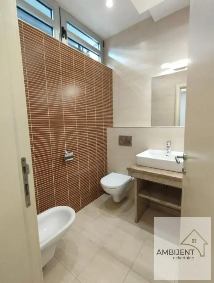 Modern bathroom with a washbasin, toilet, and bidet.