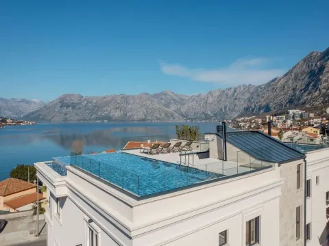 Prodaja, trosoban stan, 204m², Dobrota, Kotor - image 1