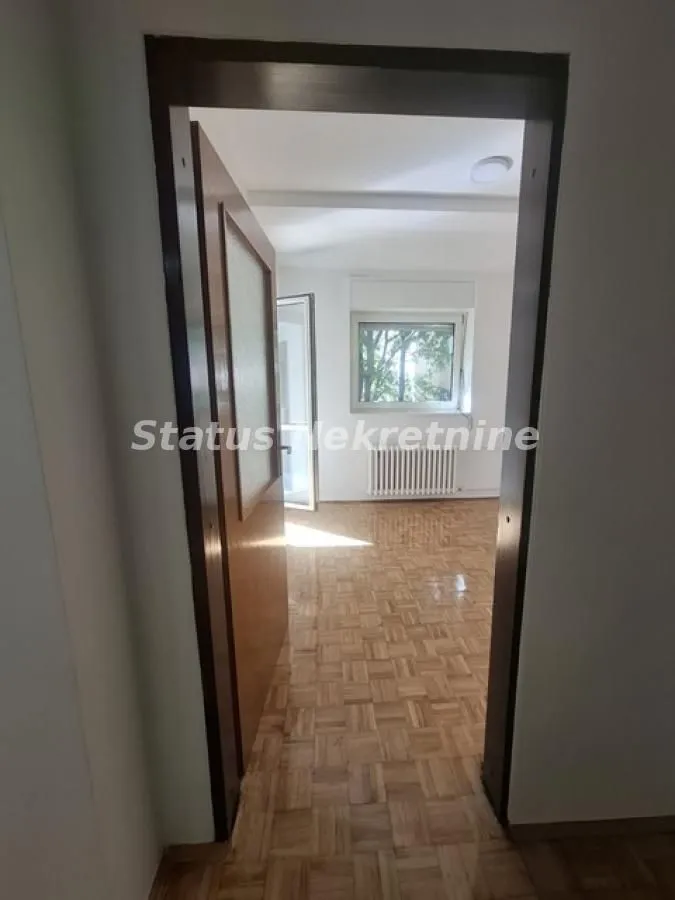 Izdavanje, dvosoban stan, 47m², Centar, Novi Sad