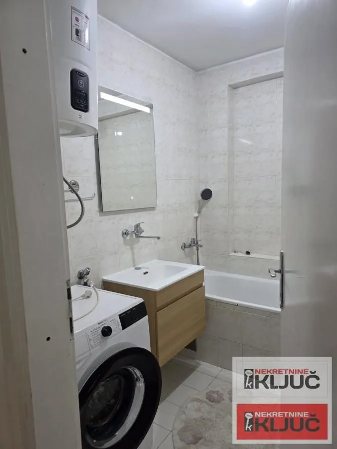 Izdavanje, dvosoban stan, 55m², Bulevar Oslobodjenja, Novi Sad Sve Podlokacije