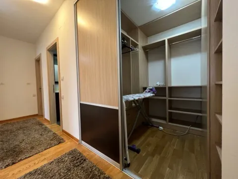 Izdavanje, trosoban stan, 120m², City Kvart, Podgorica - image 23