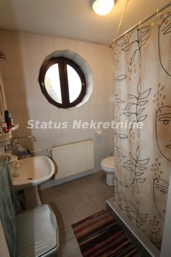 Prodaja, kuća, 330m², Čenej, Novi Sad Sve Podlokacije