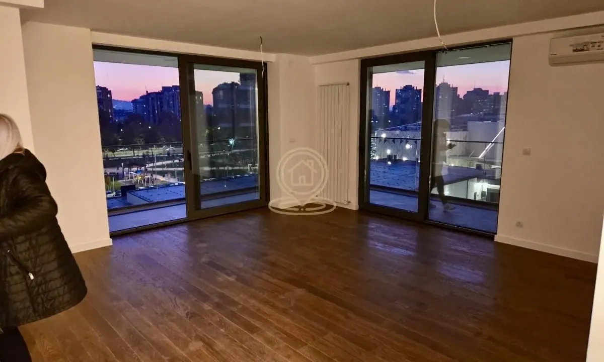 Prodaja, četvorosoban stan, 130m², Medijana, Niš