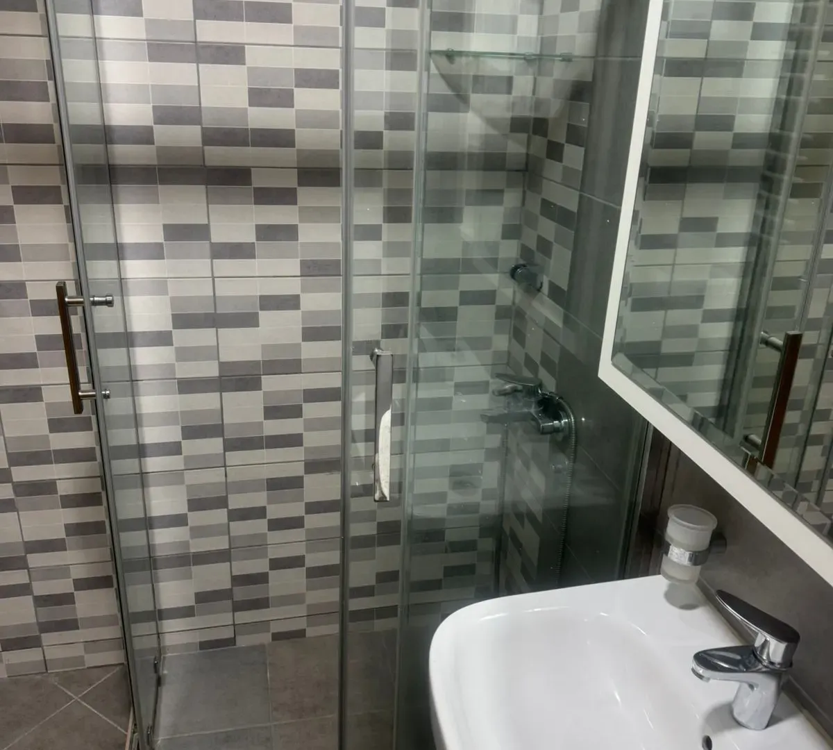Izdavanje, jednosoban stan, 52m², Kava, Tivat