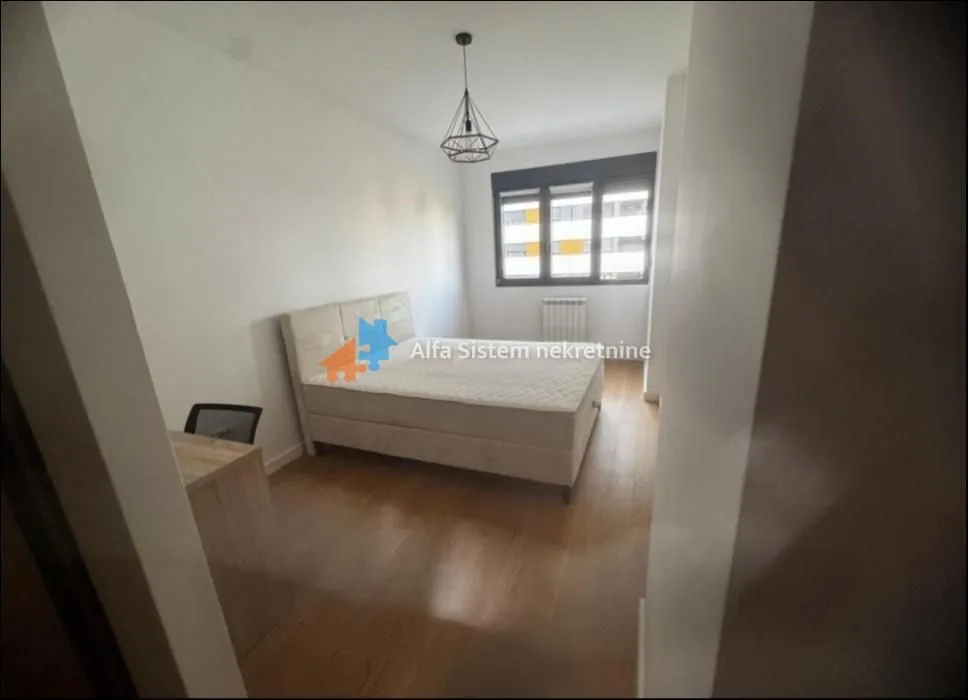 Izdavanje, trosoban stan, 76m², Skojevsko Naselje, Beograd