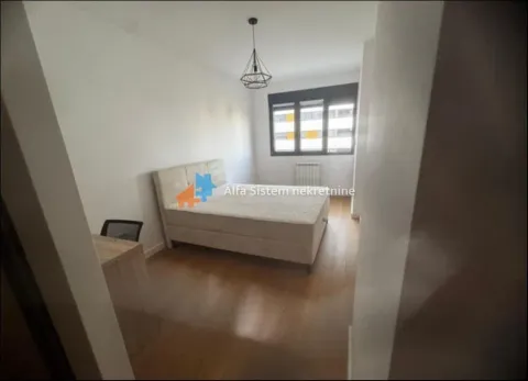 Izdavanje, trosoban stan, 76m², Skojevsko Naselje, Beograd - image 9