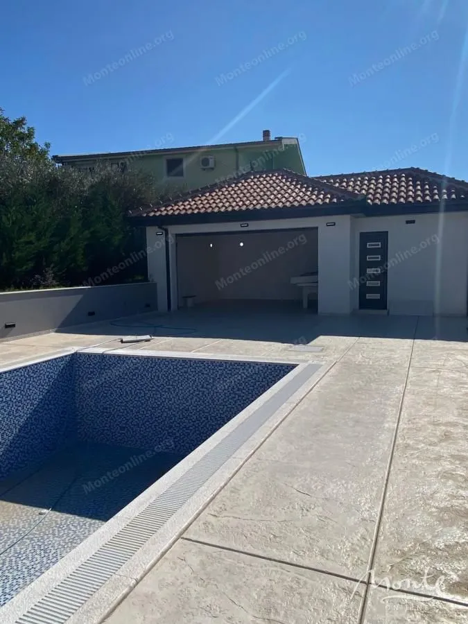 Sale, house, 385m², Bjeliši, Bar