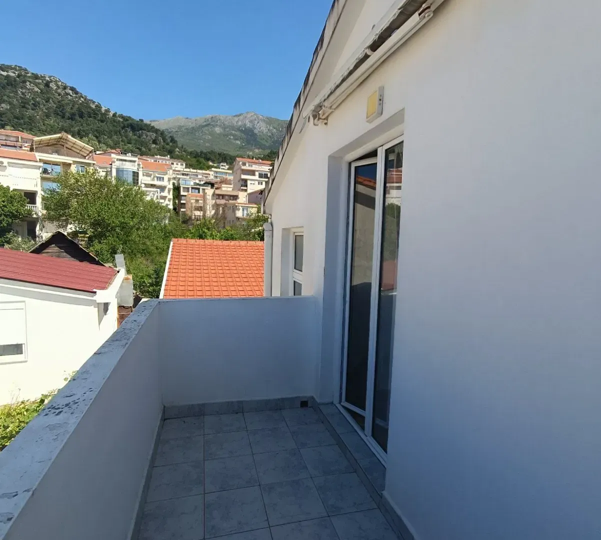 Rent, one bedroom apartment, 38m², Budva okolina, Budva