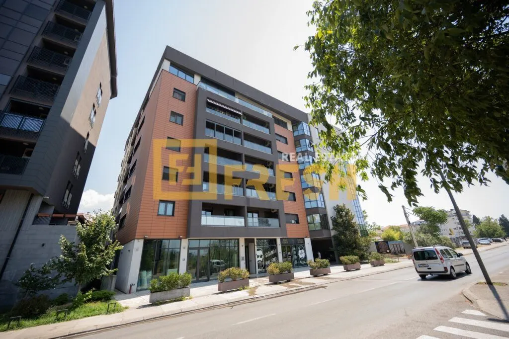 Izdavanje, trosoban stan, 102m², Centar, Podgorica