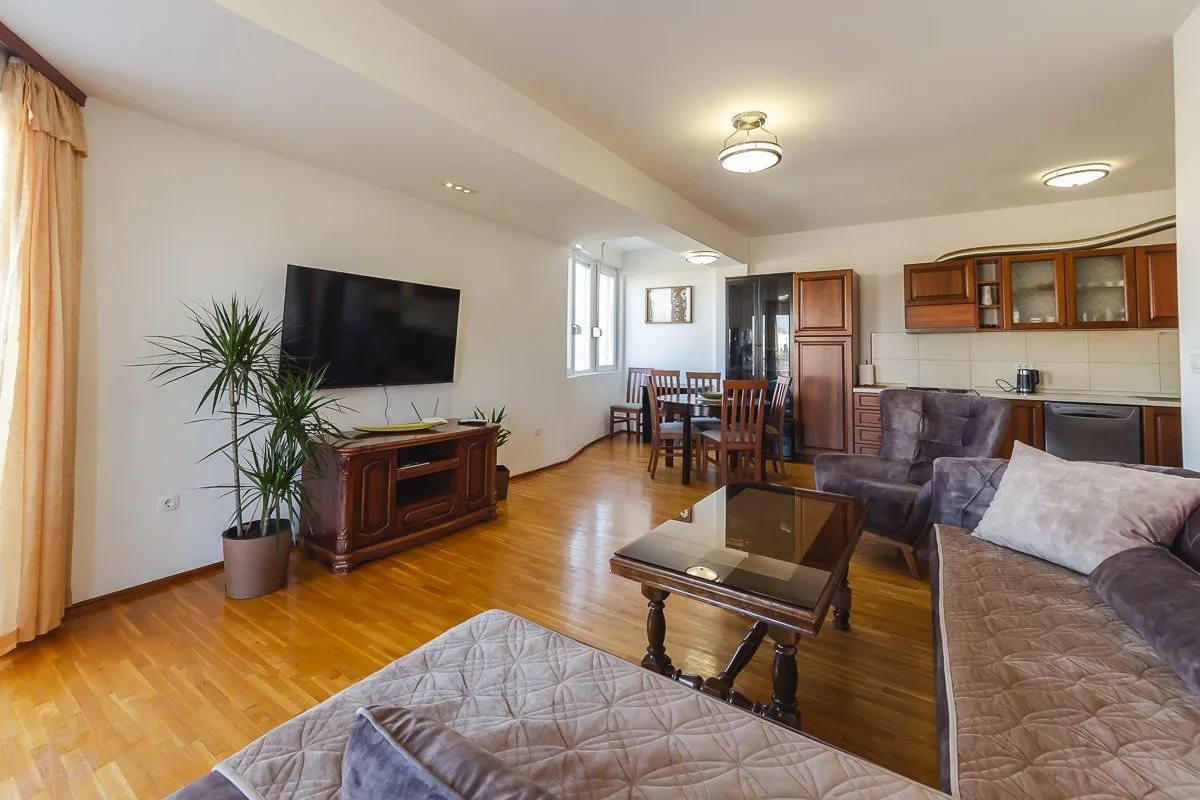 Izdavanje, dvosoban stan, 83m², Zabjelo, Podgorica