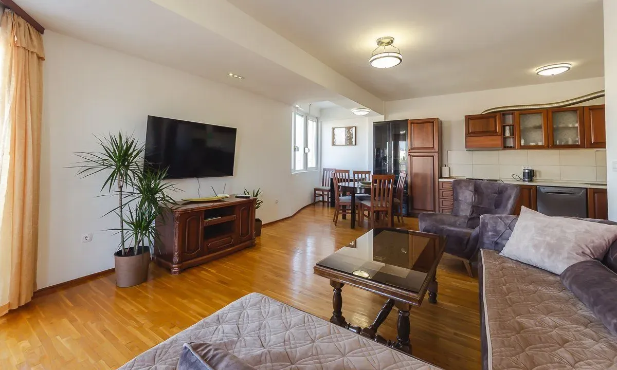 Izdavanje, dvosoban stan, 83m², Zabjelo, Podgorica