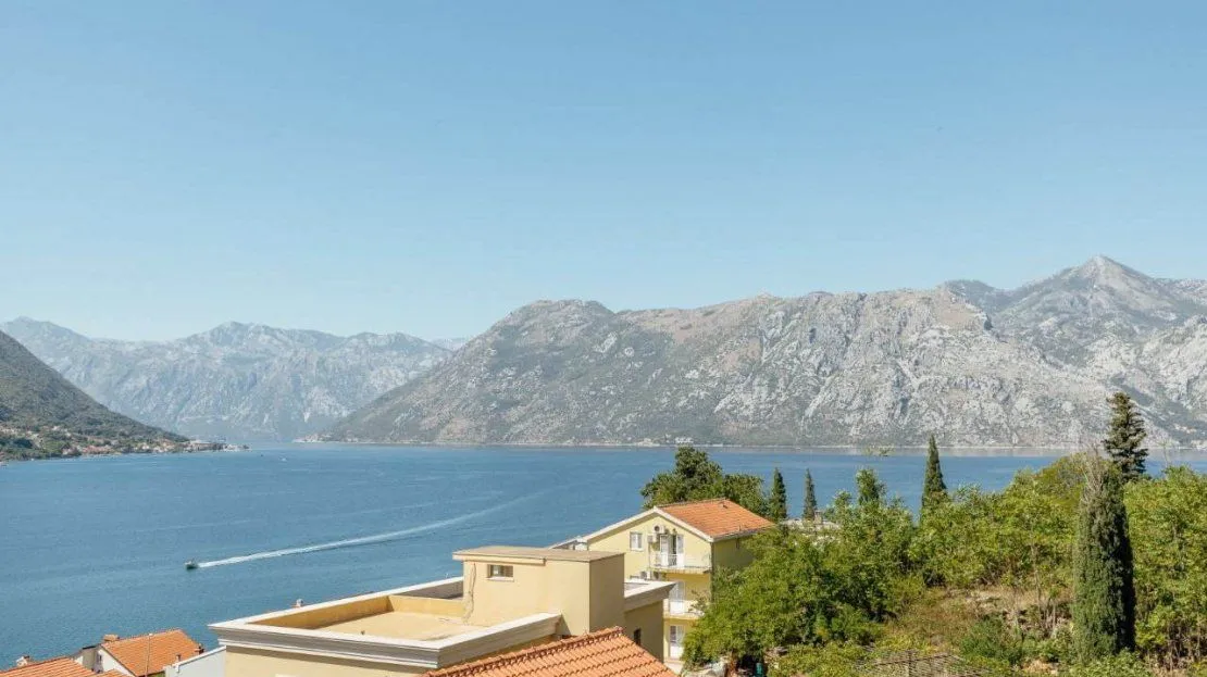 Sale, three bedroom apartment, 120m², Dobrota, Kotor
