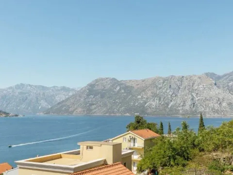 Sale, three bedroom apartment, 120m², Dobrota, Kotor - image 1