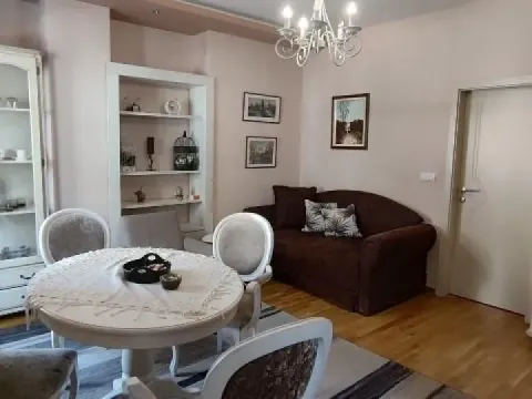 Izdavanje, trosoban stan, 95m², Đeram Pijaca, Beograd - image 2