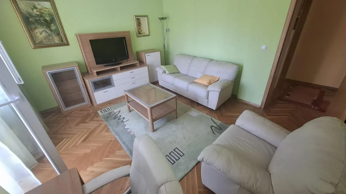 Izdavanje, dvosoban stan, 56m², Centar, Novi Sad