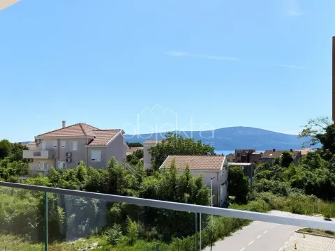 Izdavanje, stan, 93m², Tivat, Crna Gora - image 2