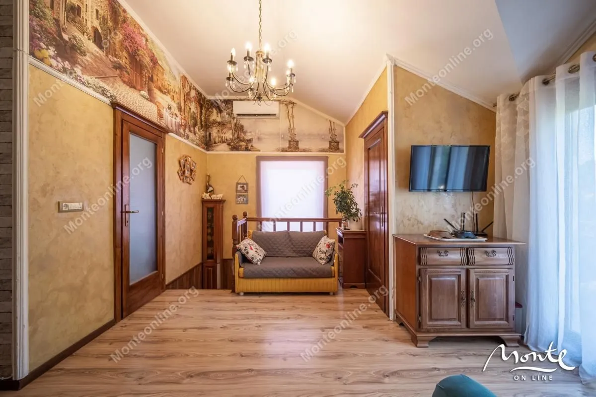 Prodaja, kuća, 130m², Tivat, Crna Gora