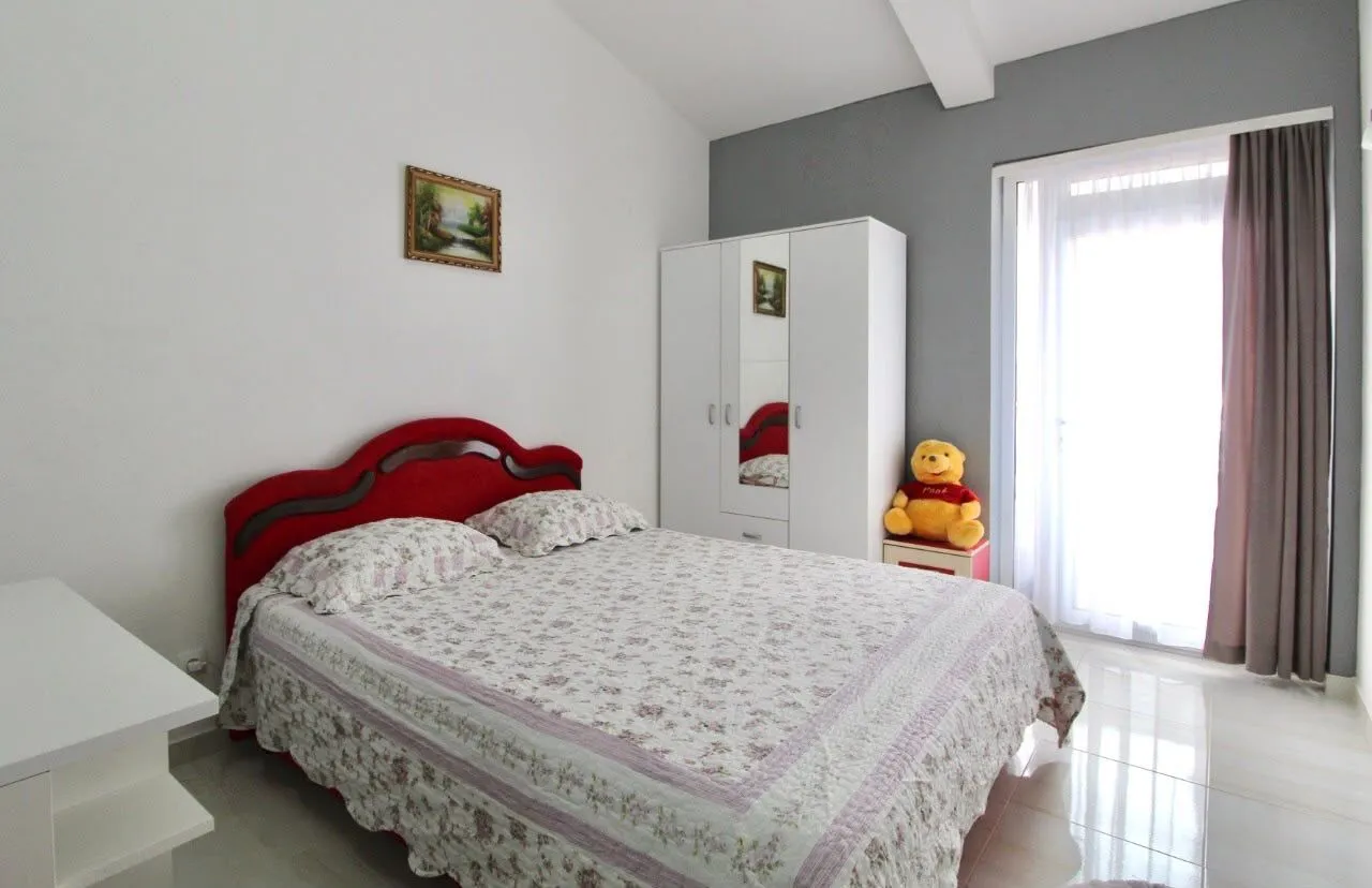 Furnished bedroom with a double bed, wardrobe, and access to the terrace.