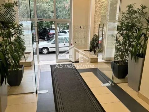 Rent, two bedroom apartment, 40m², Stari Grad, Beograd - image 24