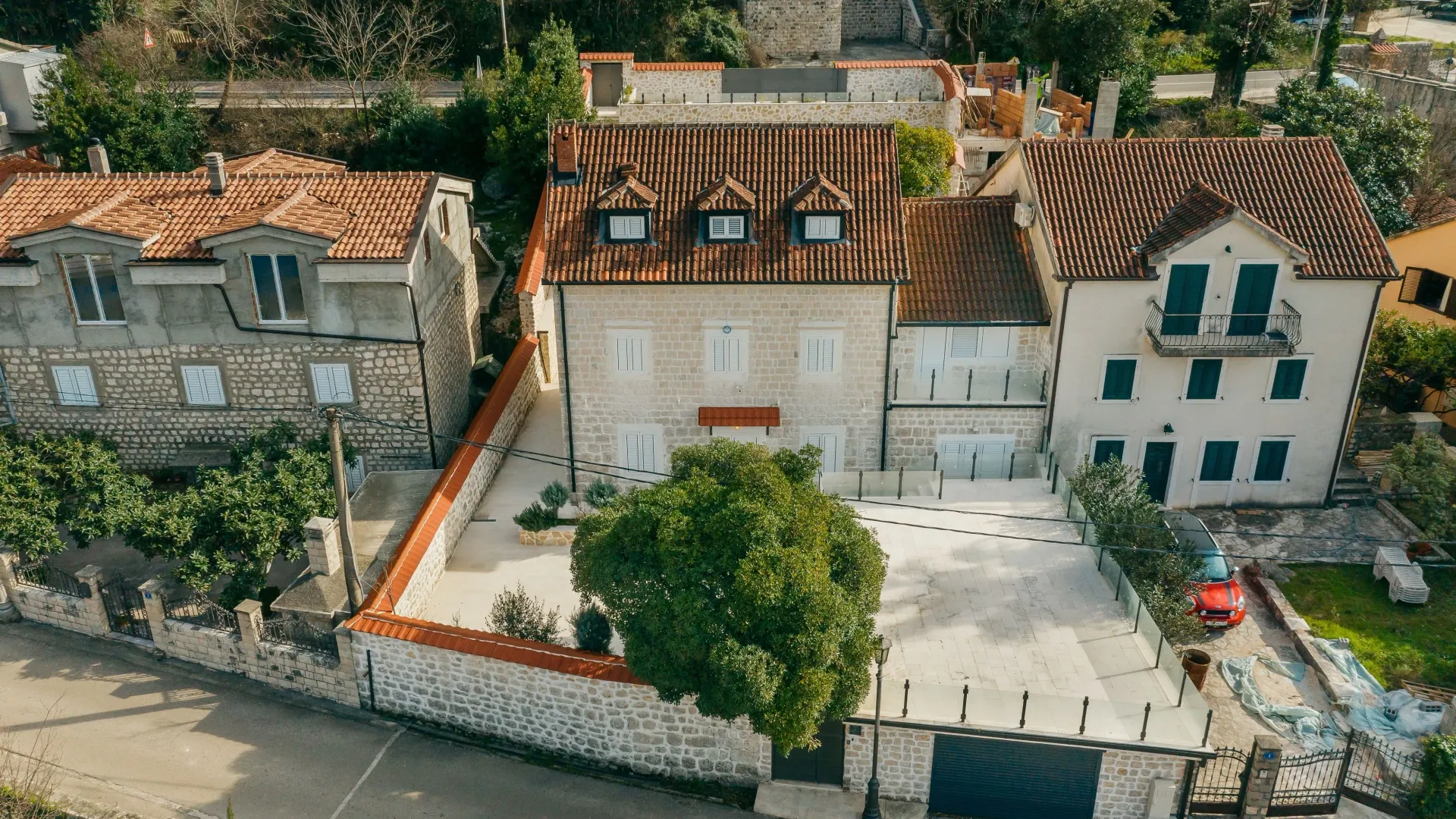 Sale, house, 380m², Ljuta, Kotor