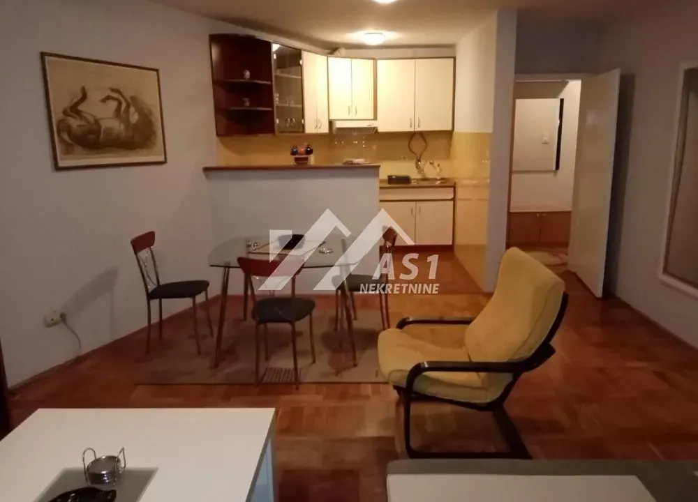 Izdavanje, stan, 40m², Centar, Novi Sad