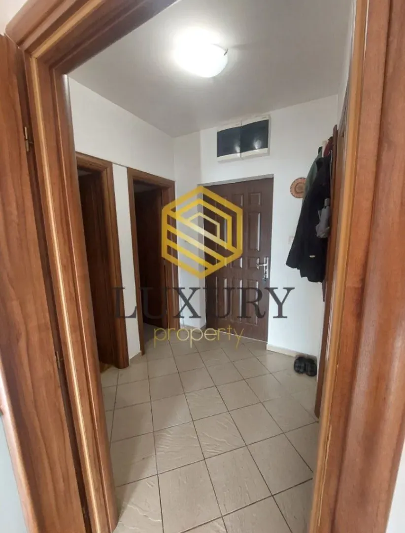 Prodaja, trosoban stan, 80m², Blok 9, Podgorica