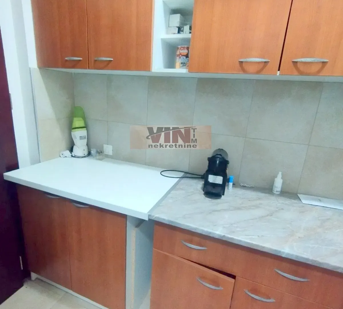 Izdavanje, poslovni prostor, 40m², Altina, Beograd