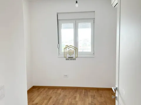 Prodaja, trosoban stan, 106m², Stari Aerodrom, Podgorica - image 3