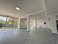 Izdavanje, poslovni prostor, 349m², Bulevar patrijarha Pavla, Novi Sad Sve Podlokacije - image 1