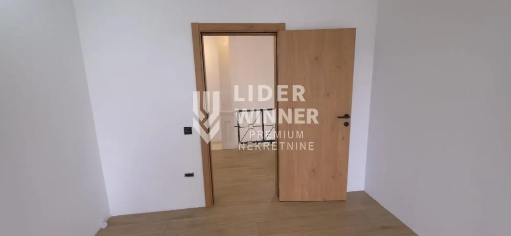 Sale, house, 250m², Surčin, Beograd