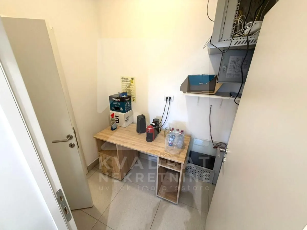 Rent, office space, 103m², City Kvart, Podgorica