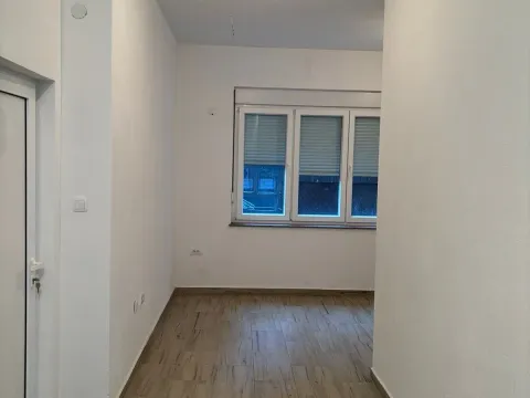 Rent, office space, 16m², Centar, Bijelo Polje - image 2