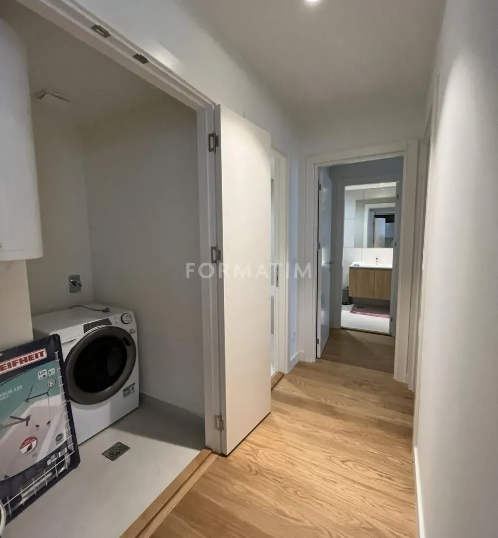 Izdavanje, trosoban stan, 84m², Savski Venac, Beograd