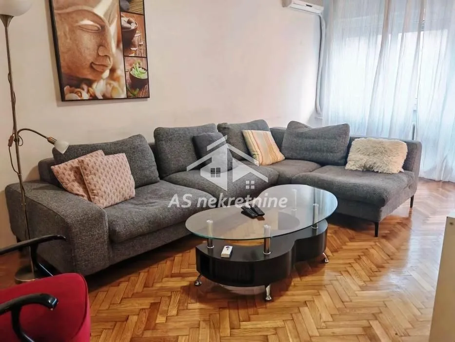 Rent, three bedroom apartment, 73m², Kalenić Pijaca, Vračar Sve Podlokacije