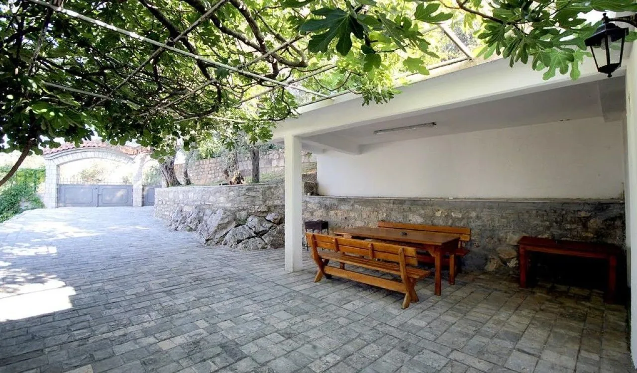 Sale, house, 300m², Reževići, Budva