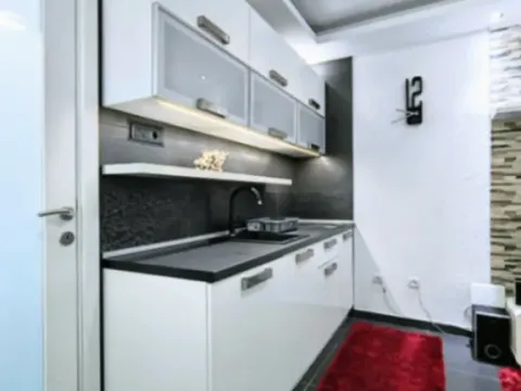 Izdavanje, jednosoban stan, 30m², Centar, Bar - image 5