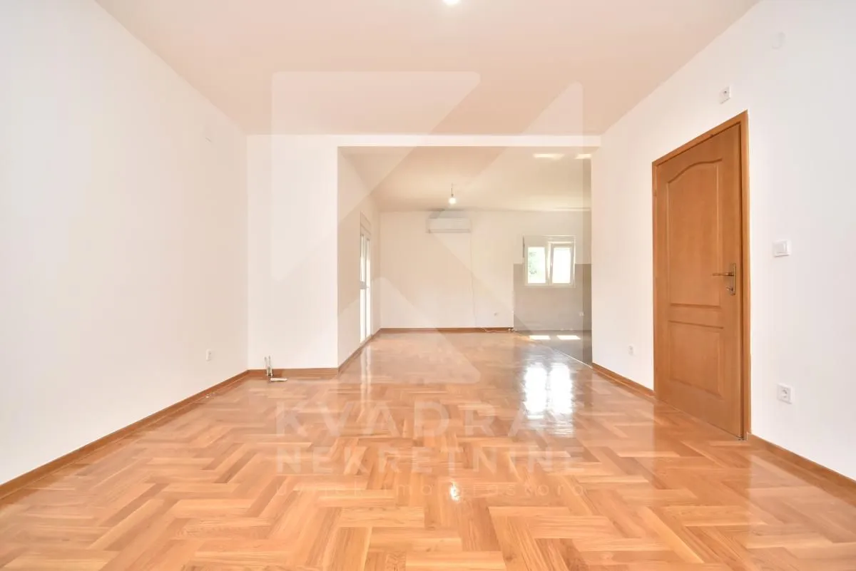 Izdavanje, kuća, 200m², Botun, Podgorica