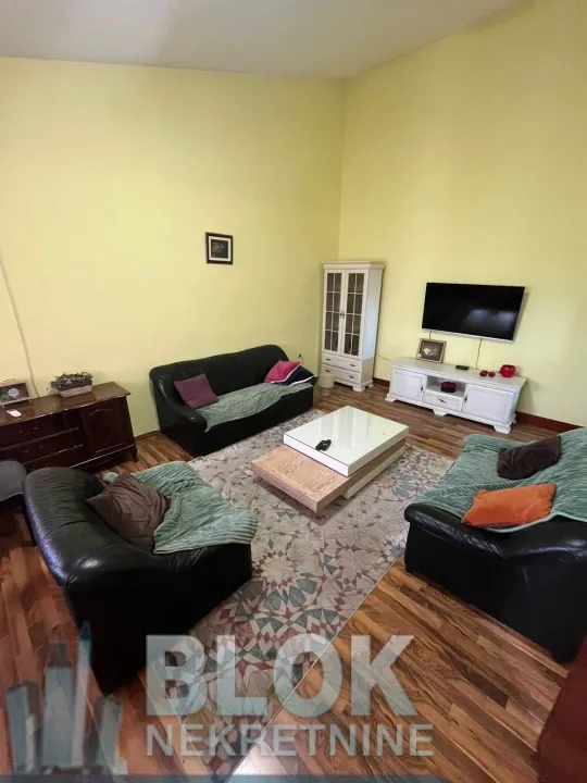 Izdavanje, jednosoban stan, 60m², Blok 9, Podgorica