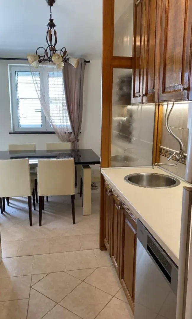 Izdavanje, trosoban stan, 114m², Masline, Podgorica