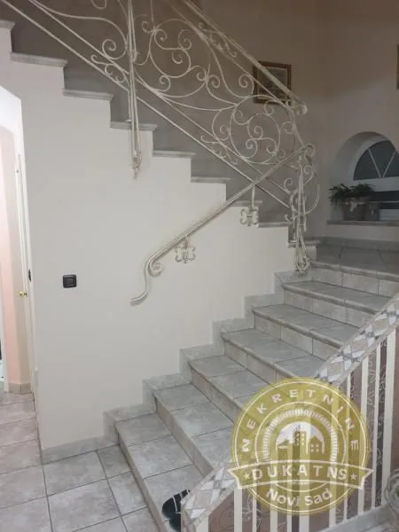 Prodaja, kuća, 420m², Kać, Novi Sad Sve Podlokacije